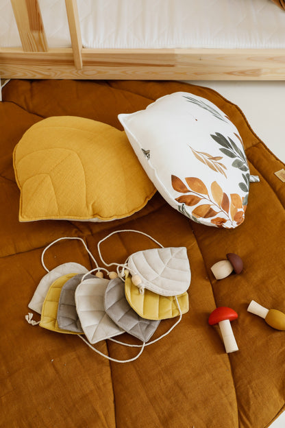 Organic Cotton and Linen Leaf Playmat - Caramel