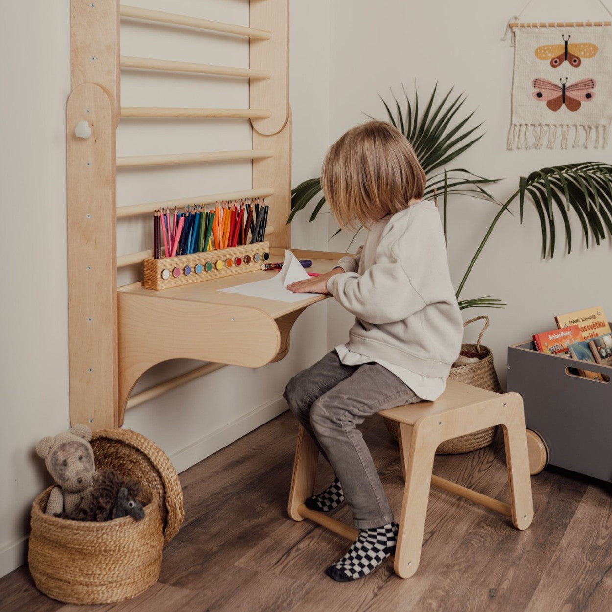 Table and Chair for the leg&go Swedish Wall