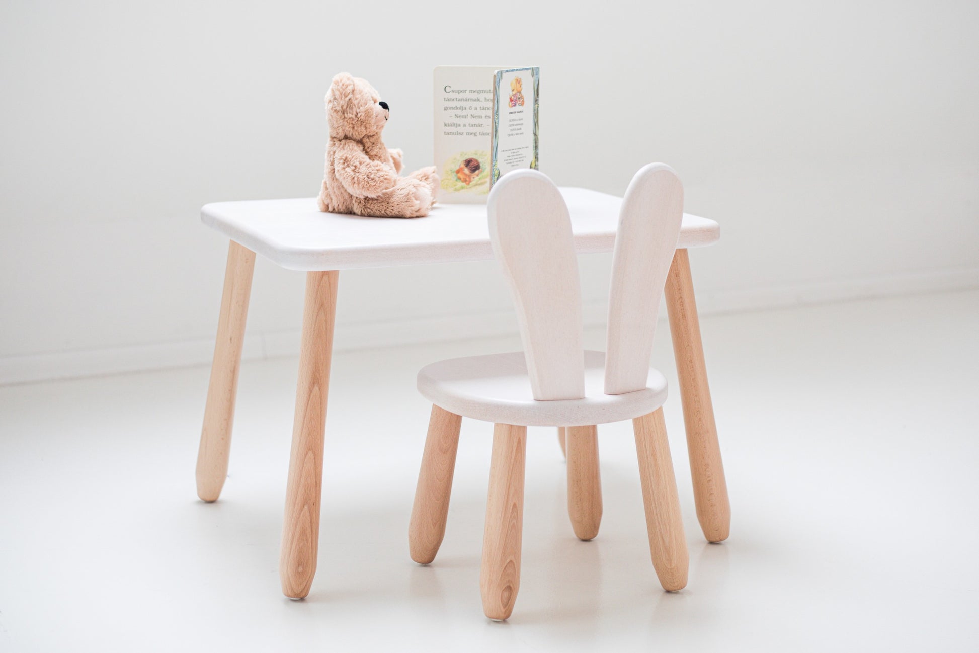 Table and chair set - Bunny